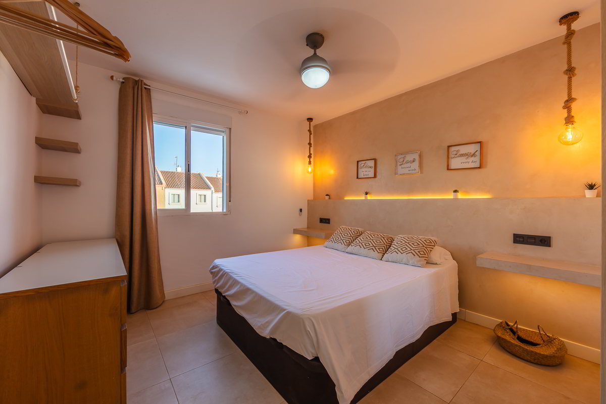 dormitorio cama doble apartamento gaviotas 9a