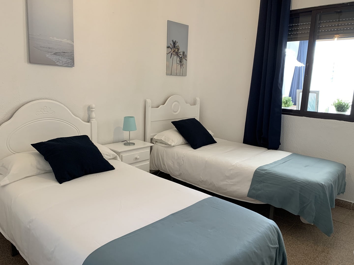 dormitorio dos camas individuales azul las canas b3