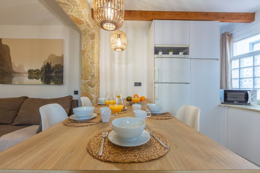 comedor mesa vajilla cocina abierta gaviotas 9a