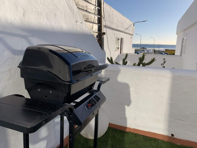 barbacoa negra terraza vistas mar las canas b3