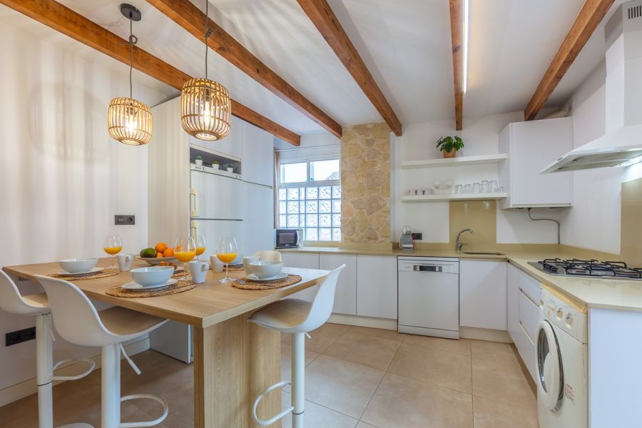 cocina comedor vigas madera apartamento gaviotas 9a